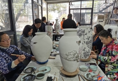 高清圖：陶瓷創(chuàng)作 慶賀節(jié)日
