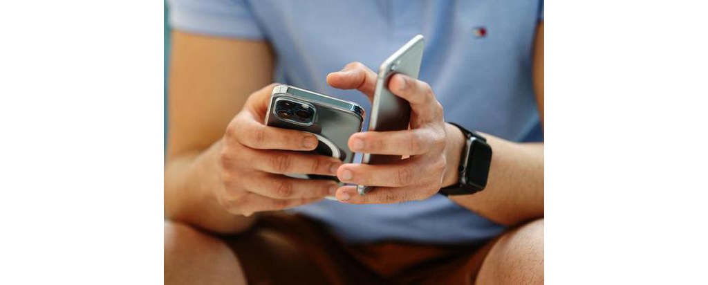 消息稱蘋果正為iPhone 12開辟磁性電池組，為手機(jī)無線充電