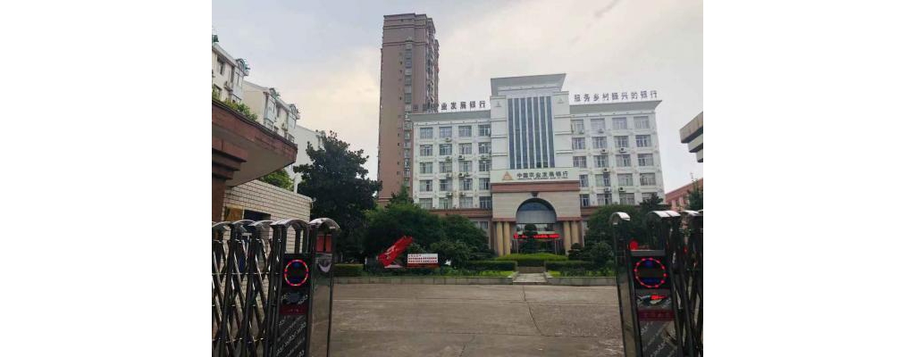 吉安販子岡山年夜道143號市農(nóng)刊行商住樓.誠懇出售。